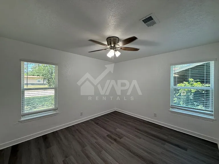 106 Covina Ave — Photo 12
