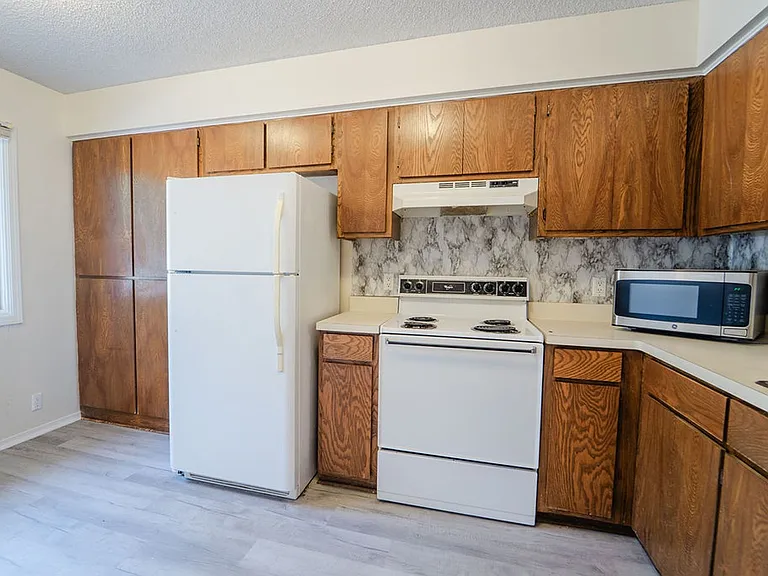 16 Lindsay Ln — Photo 6