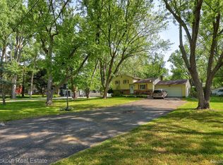 5104 Chickasaw Trl, Flushing, MI 48433