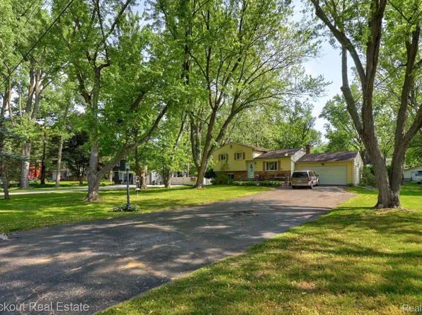 5104 Chickasaw Trl, Flushing, MI 48433