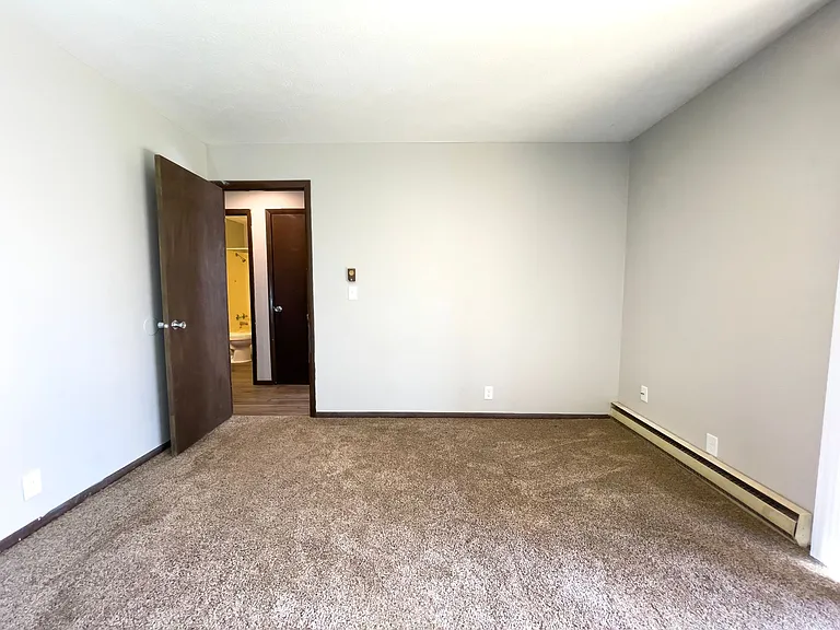 East Memorial Apartments — Photo 77