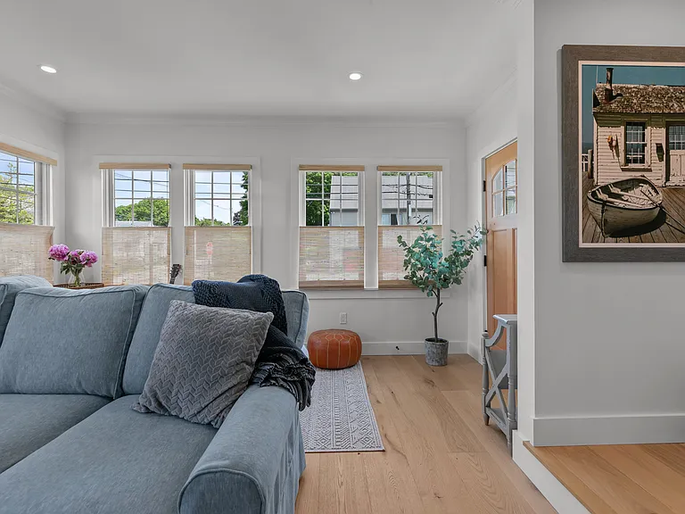 109 Carroll Ave — Photo 15