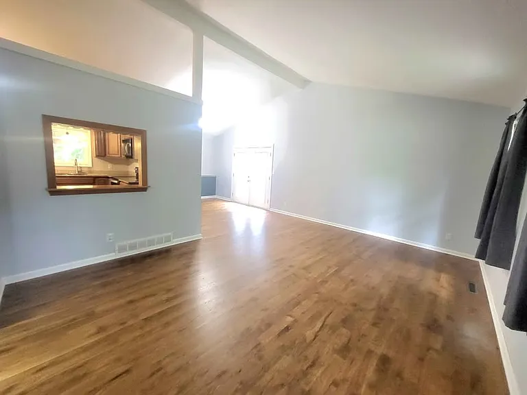 825 Jonathan Ln — Photo 19
