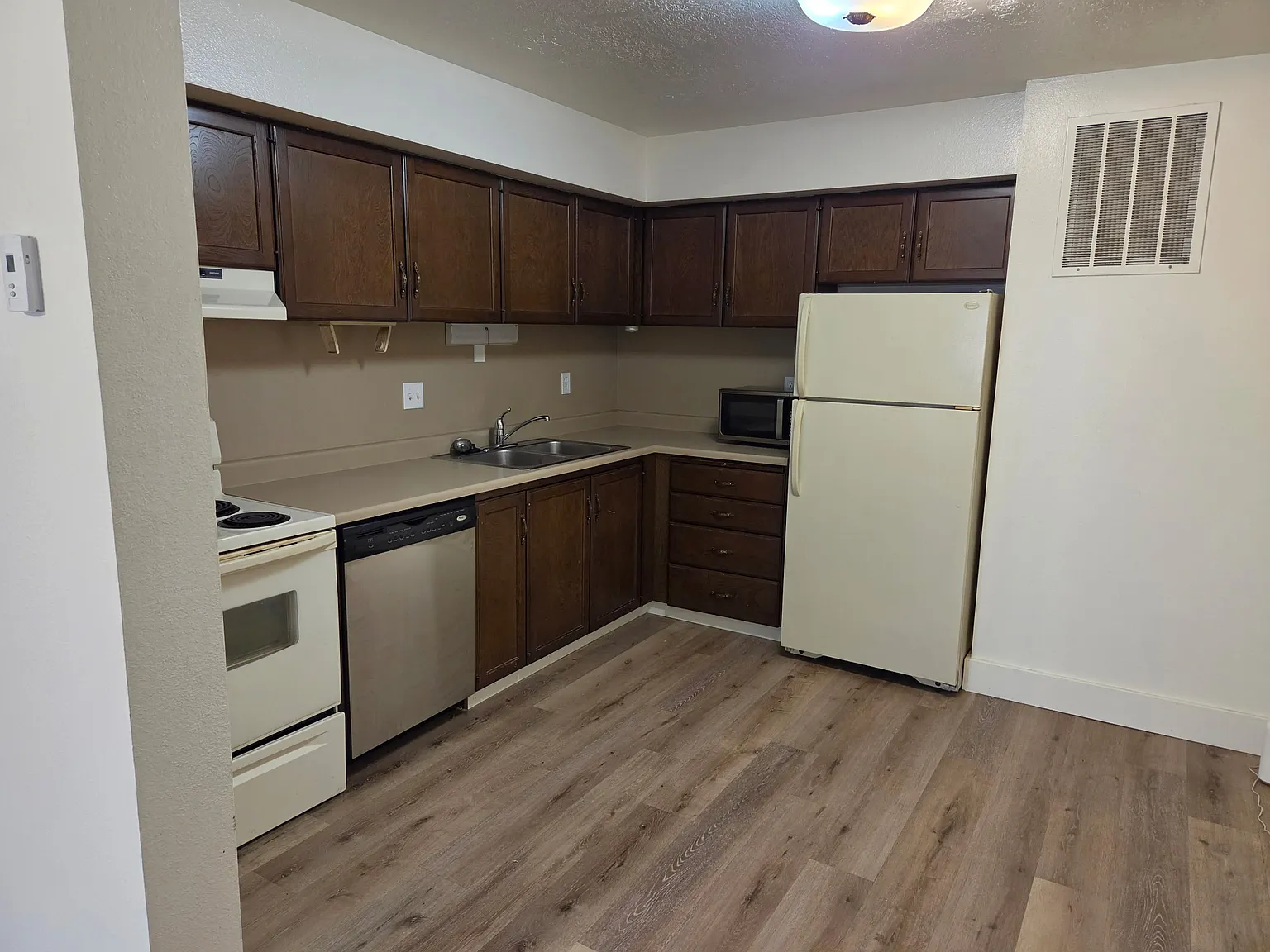 240 E 400 N — Photo 2
