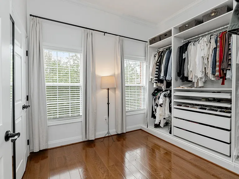 413 Clayton Ln — Photo 34