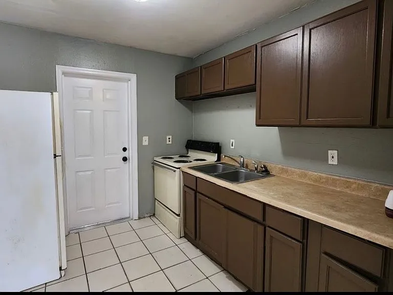 9414 N Mulberry St #A — Photo 5