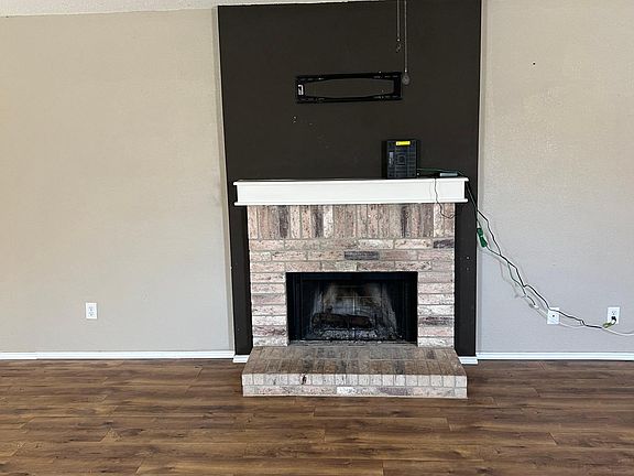 3rd image of 5121 Cliff Oaks Dr
