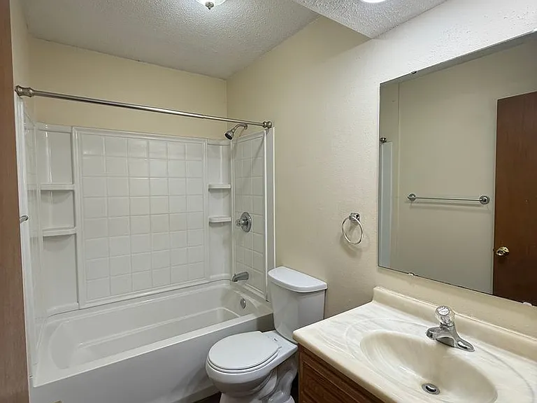 Grand Terrace Apartments — Photo 16