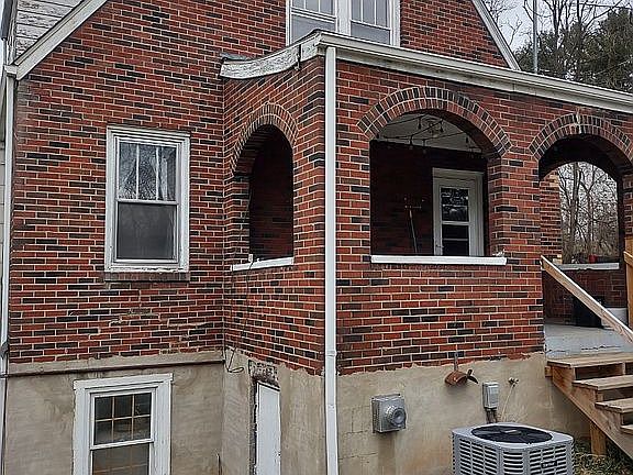 3rd image of 7424 Nicewander Way