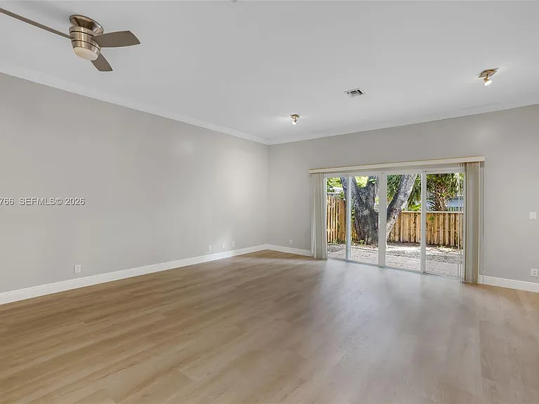 2929 SW 18th Ter — Photo 6