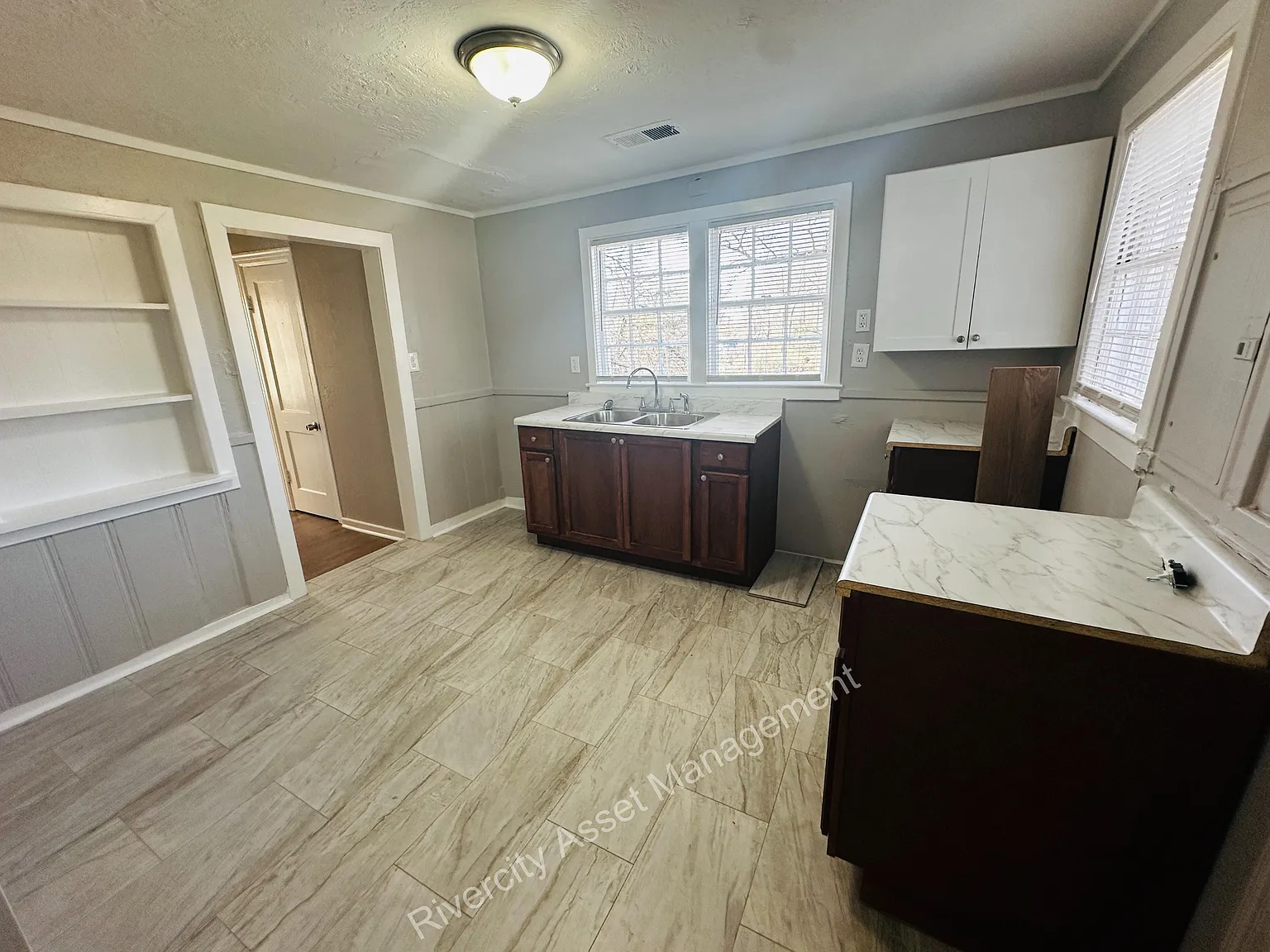 1911 The Oaks Avenue - 1 — Photo 3