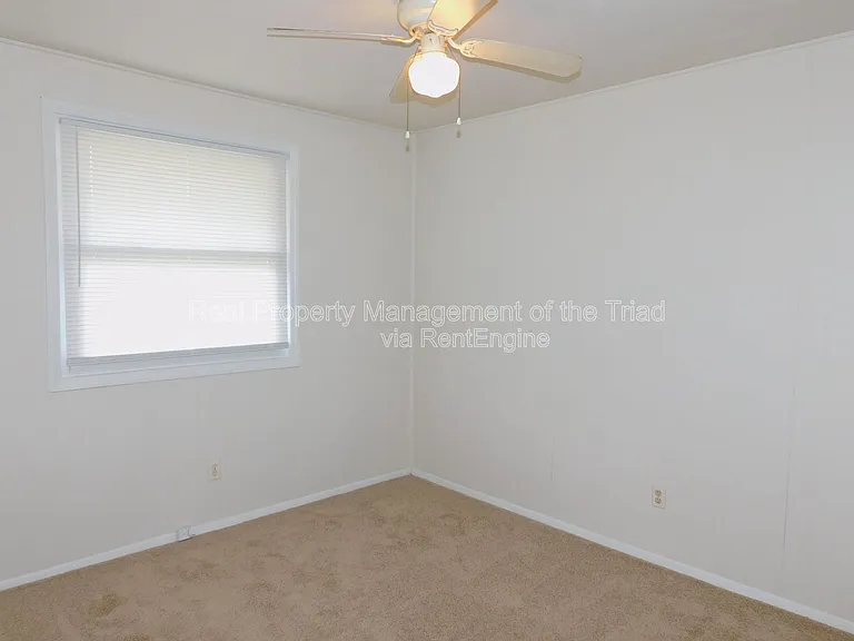 2300 Willow Rd — Photo 8