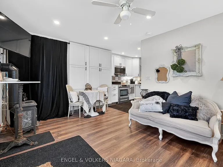 71 Rose Glen Rd S — Photo 5