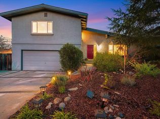 520 Roxbury Ln, Los Gatos, CA 95032