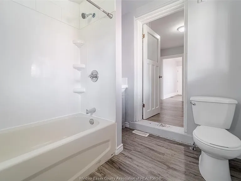 1124 Mercer St — Photo 13
