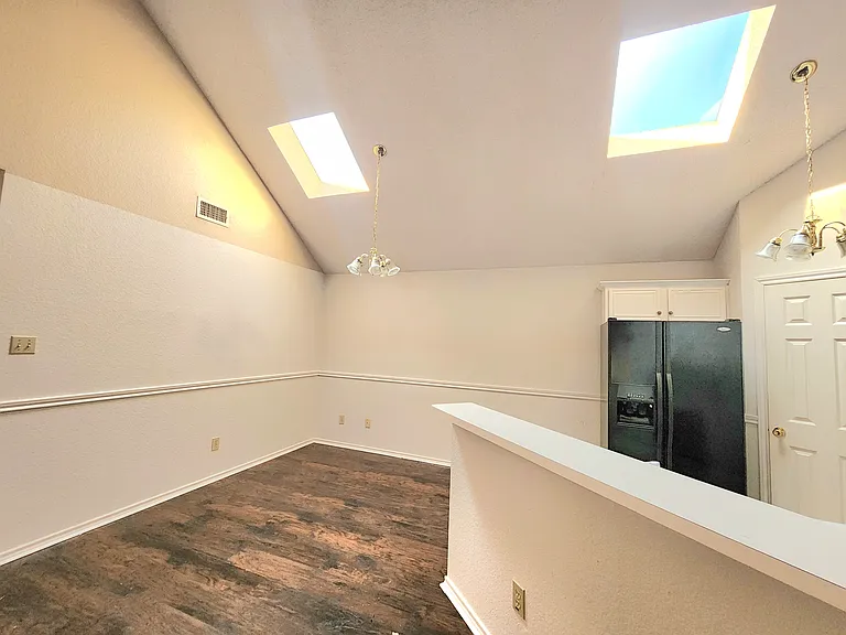 465 El Rio Dr — Photo 5