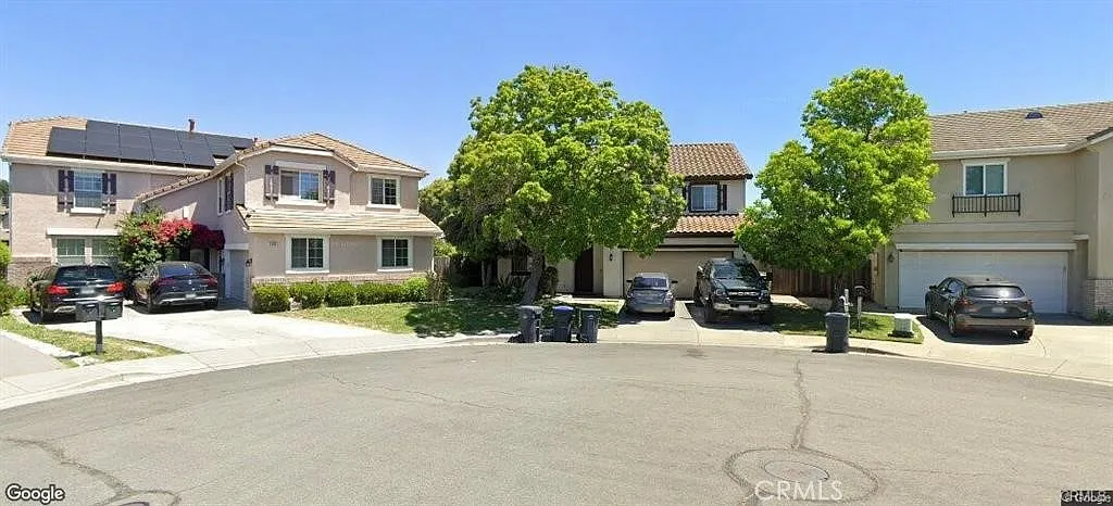 4 bed, 2.5 bath, 2818 sqft, $4,300 — Photo 1