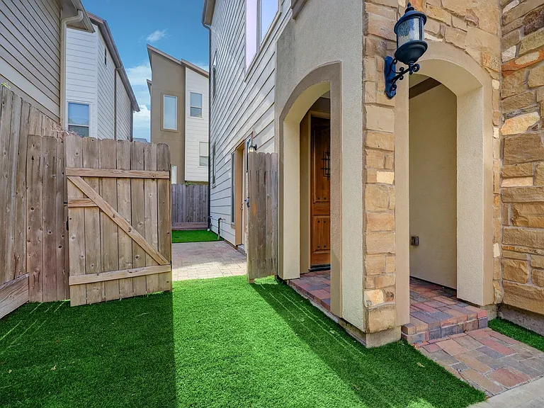 1518 Birdsall St #C — Photo 22
