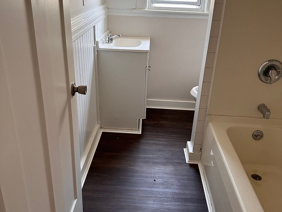 BATHROOM WITH LARGE DEEP TUB