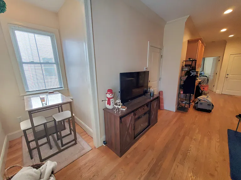 25 Lothrop St — Photo 4