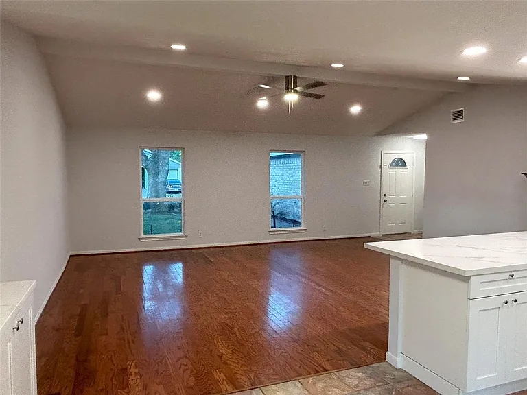 946 Sierra Shadows Dr — Photo 16