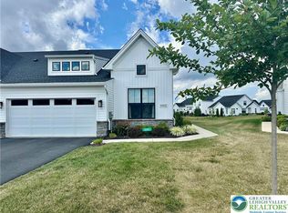 6965 Maple Dr E, Bath, PA 18014