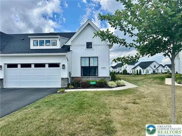 6965 Maple Dr E, Bath, PA 18014