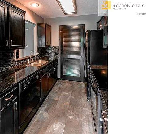 Stainless Sink with Opening for Entertaining