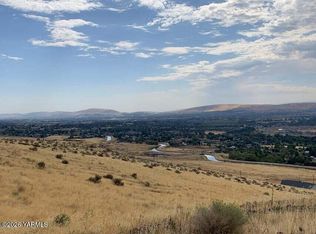 351 Kristi Ln, Yakima, WA 98901
