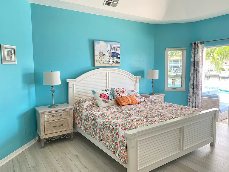Bed king size