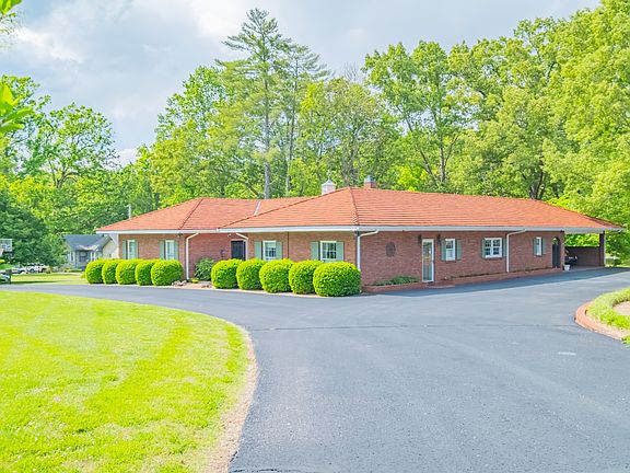 3rd image of 200 Westbrook Ln