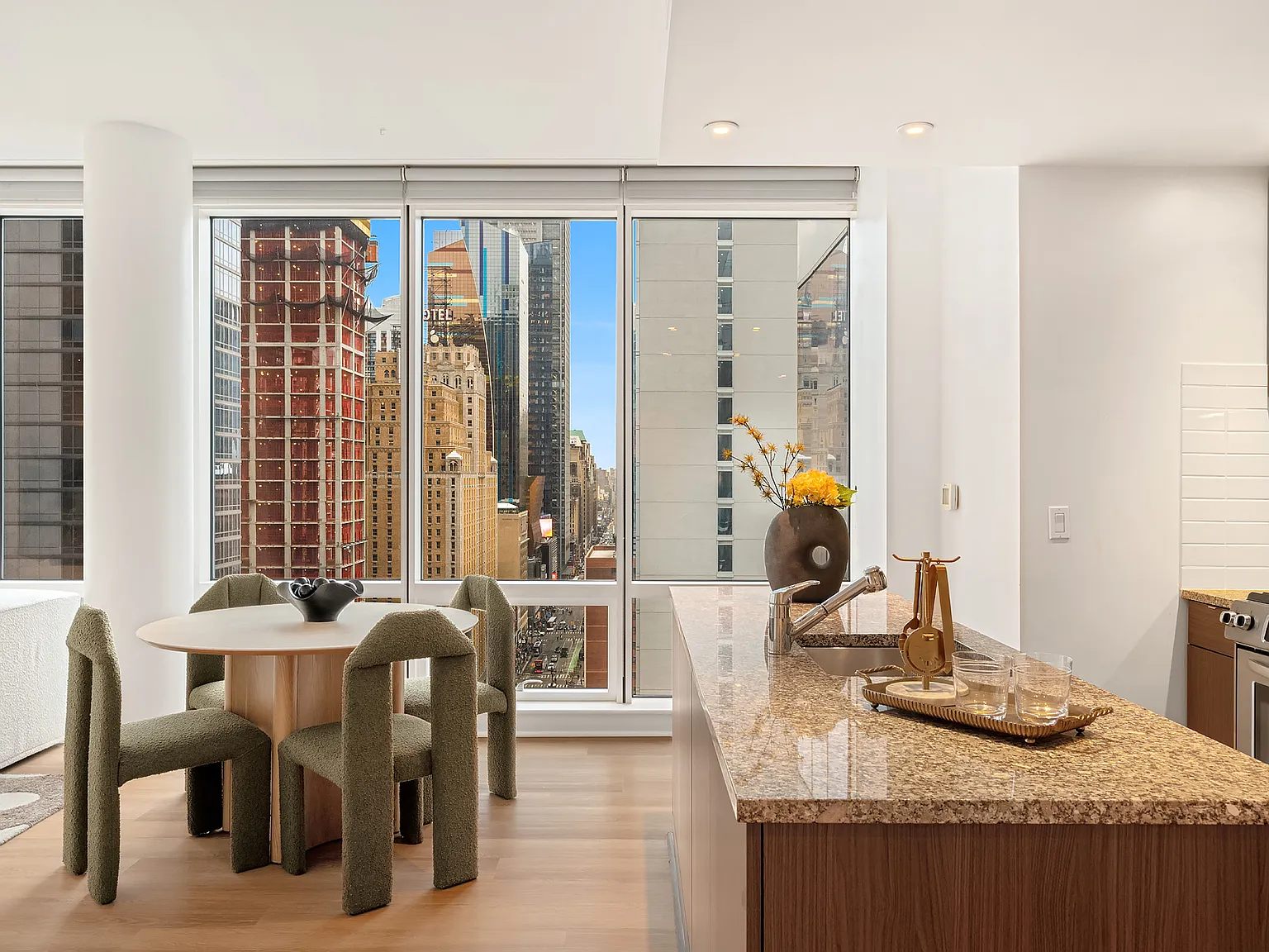 306 West 48th Street — Photo 3