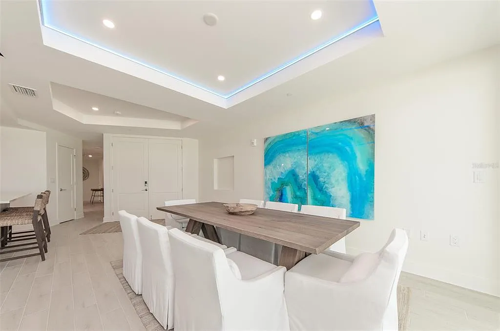 3 bed, 3.5 bath, 2170 sqft, $12,500 — Photo 3