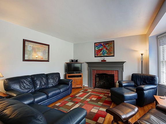 3rd image of 8802 Claymont Dr
