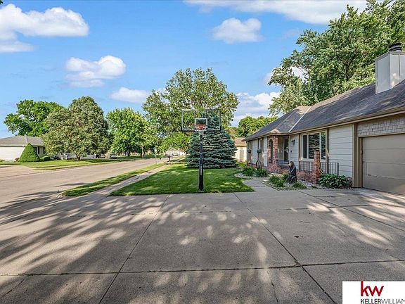 4th image of 1025 Jones Dr