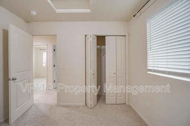 4 bed, 2.5 bath, 1684 sqft, $2,895 — Photo 4