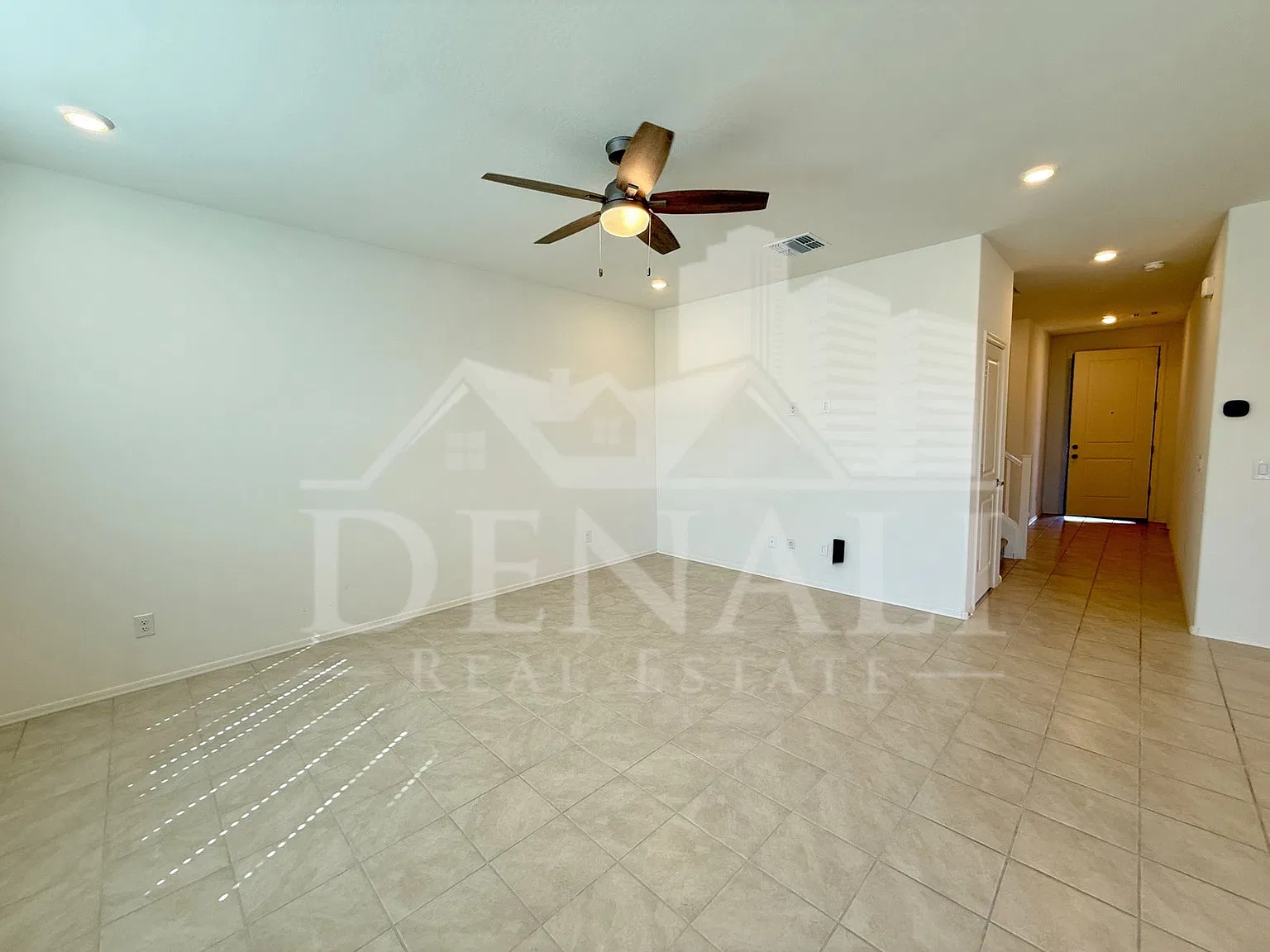 4 bed, 3.0 bath, 2379 sqft, $2,495 — Photo 4
