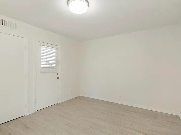 3316 E Helena Dr — Photo 4