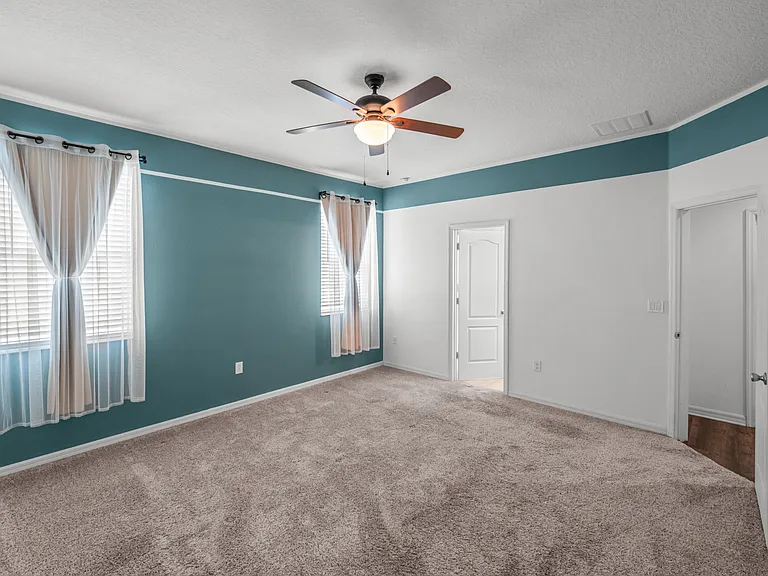 2813 Shelburne Way — Photo 12
