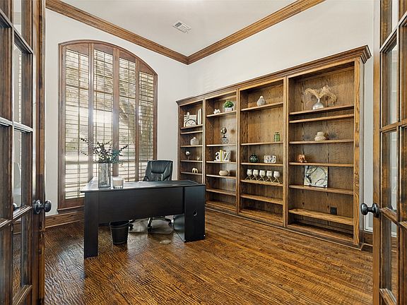 4th image of 1101 Stonington Dr