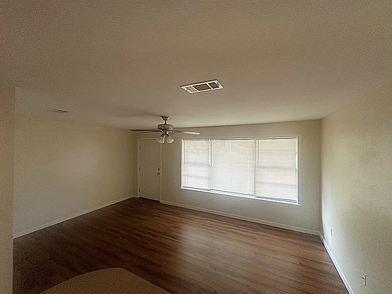 30121 Julia St — Photo 8