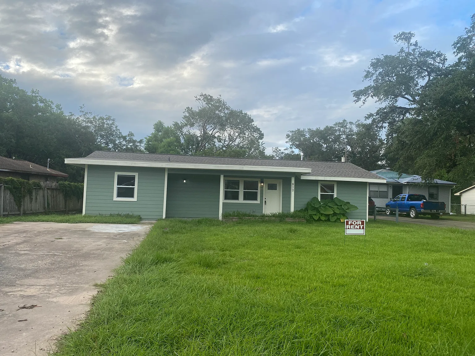 812 Pin Money St — Photo 3