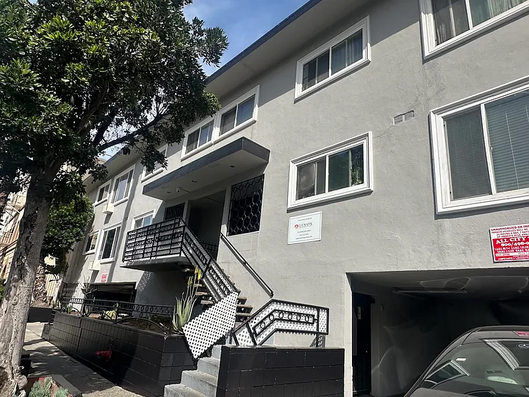 S Hobart Blvd — Photo 2