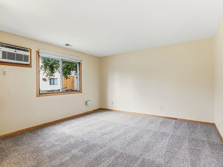 Victoria Townhomes — Photo 8