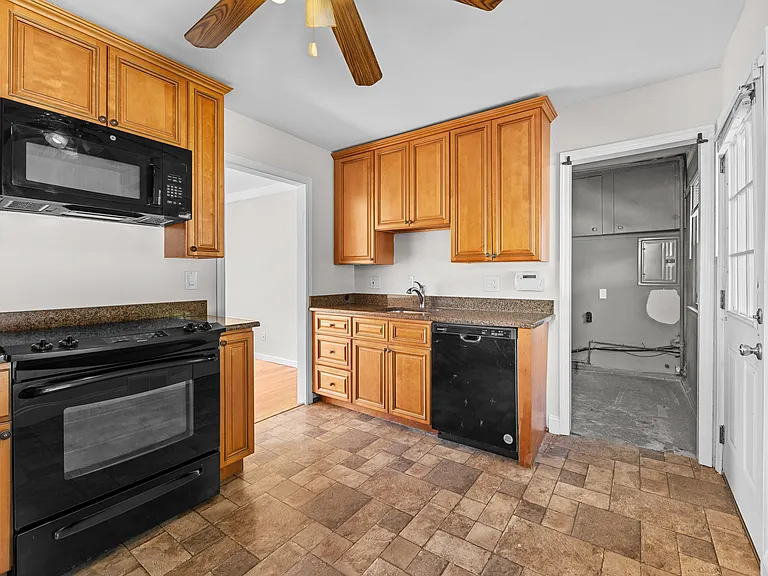 3725 Coolidge Hwy — Photo 10