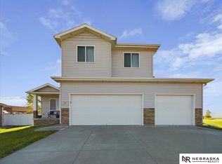 935 Cyprus Blvd, Hickman, NE 68372