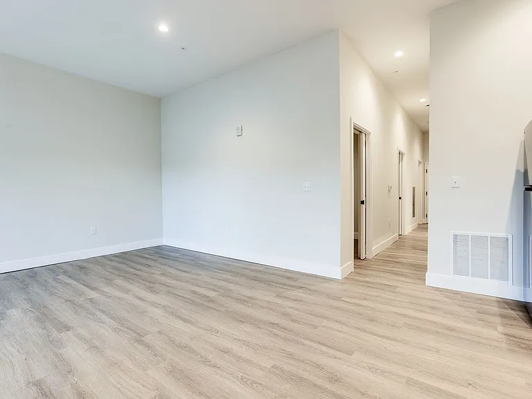 NOW LEASING - GALLERY GARDEN APTS — Photo 36