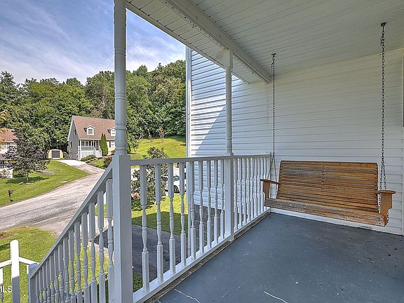 3rd image of 128 Saint James Pl