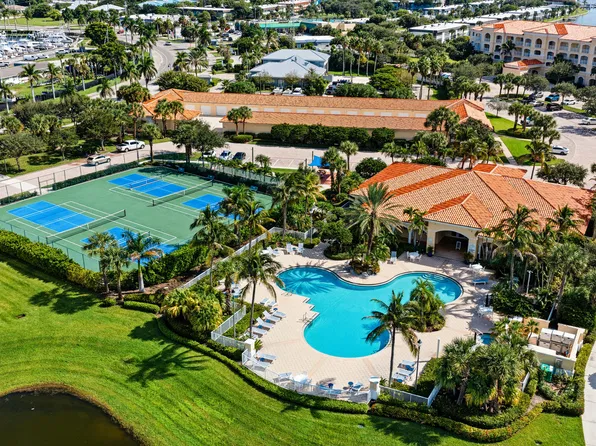 4 HARBOUR ISLE Drive E #202, Fort Pierce, FL 34949