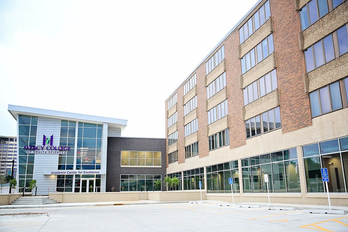 College Hill Apartments — Photo 4